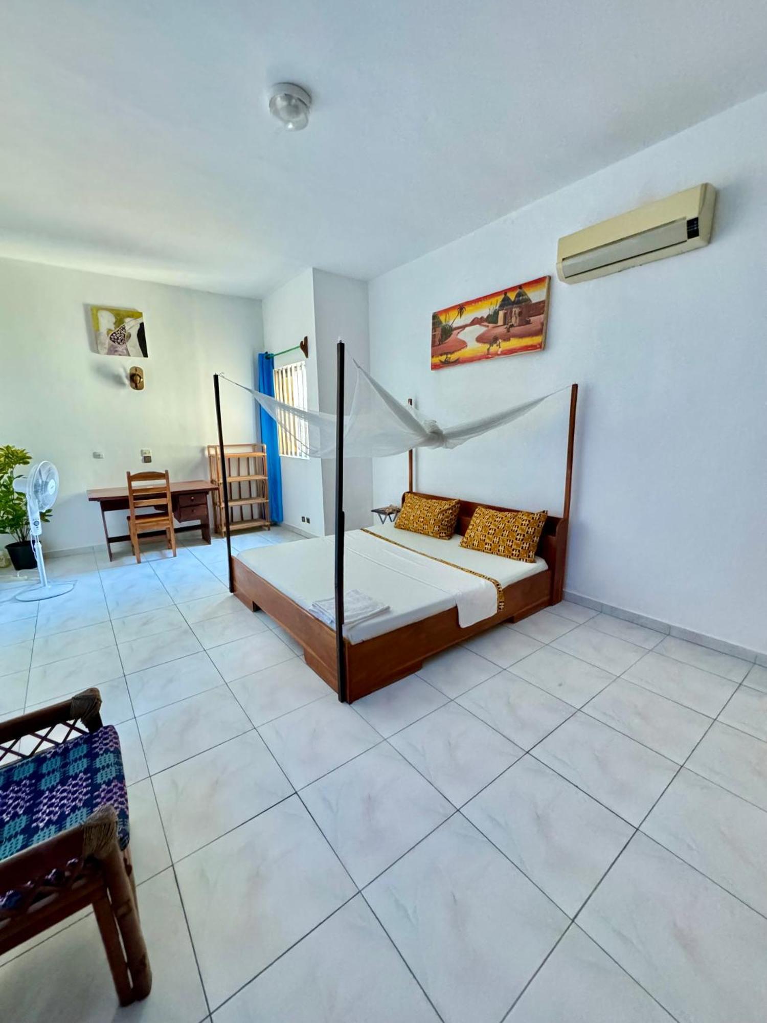 Guesthouse Cocotiers Cotonou Exteriör bild